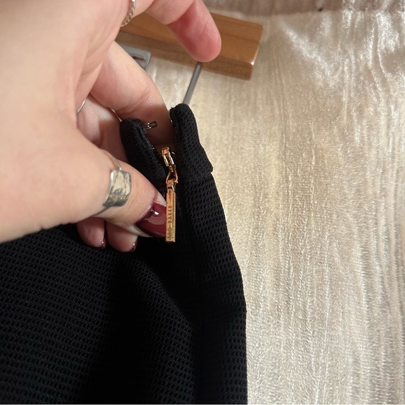 Ted Baker Taalis Woven Pencil Skirt Black Wrinkle Resistant Size 1 US Size 4 (S) - Picture 3 of 8